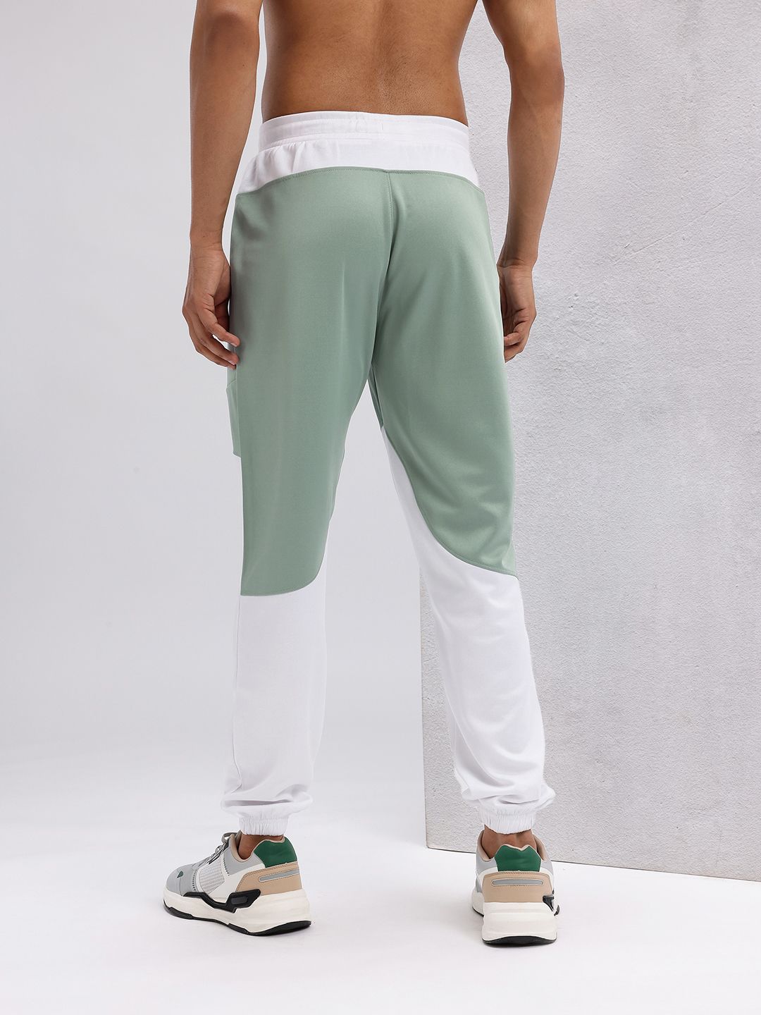 HRX by Hrithik Roshan Men Colourblocked Mid-Rise Rapid-Dry Running Joggers