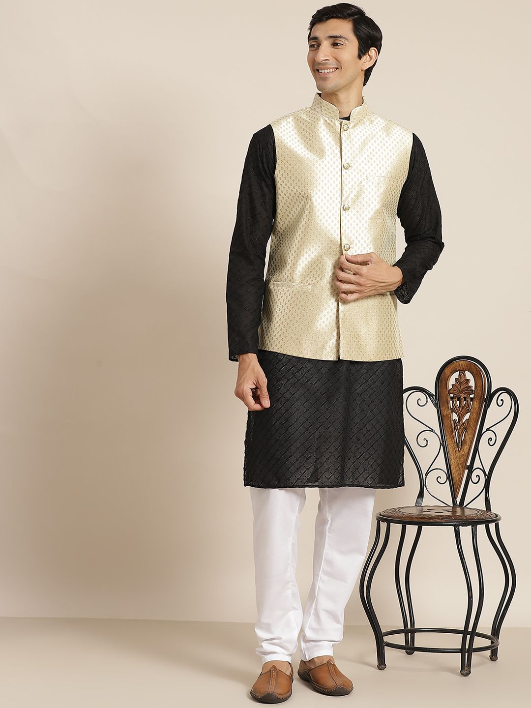 SOJANYA Men Black Chikankari Pure Cotton Kurta with Churidar & Nehrujacket