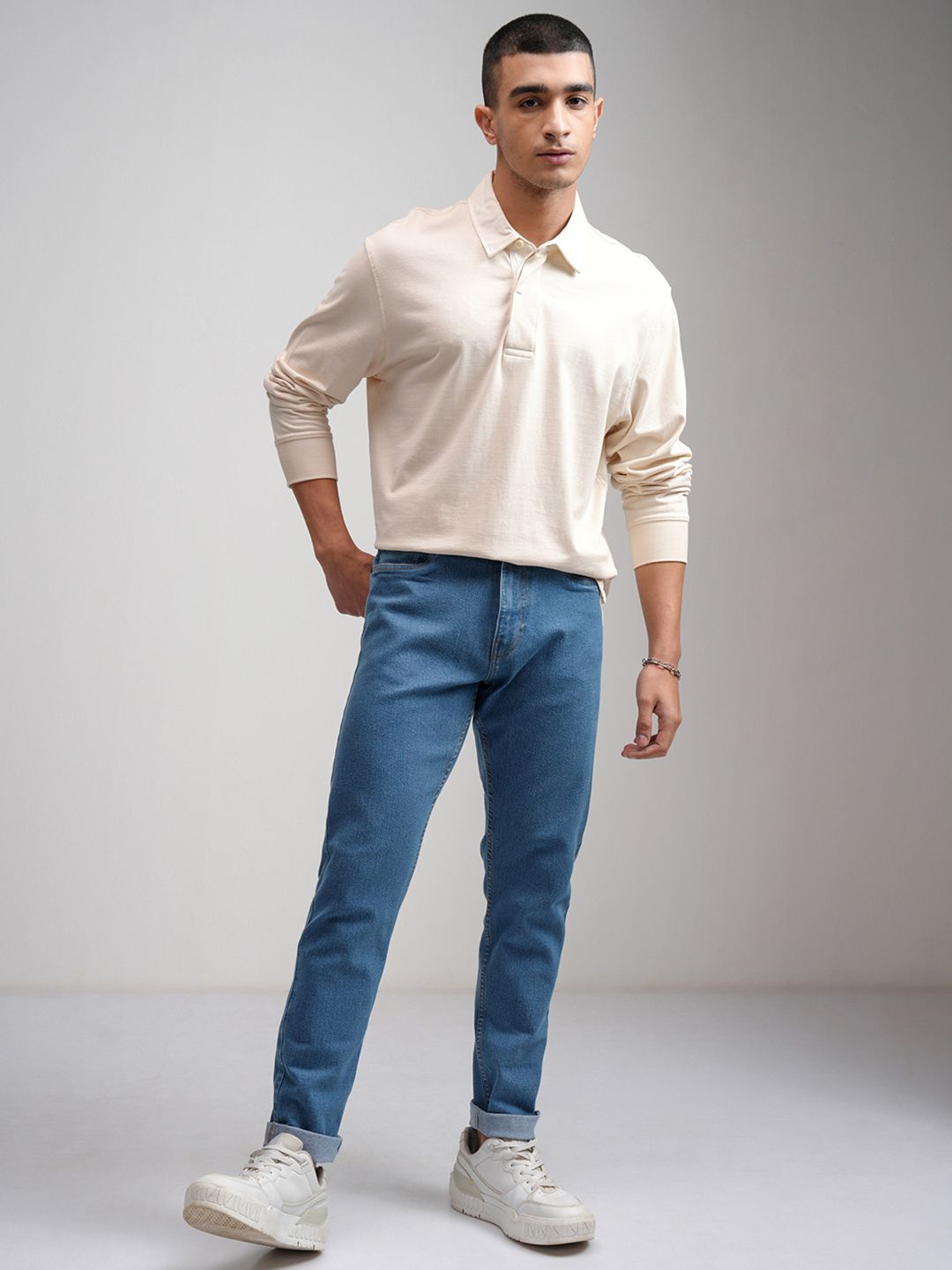 HIGHLANDER Men Tapered Fit Mid-Rise Clean Look Stretchable Jeans