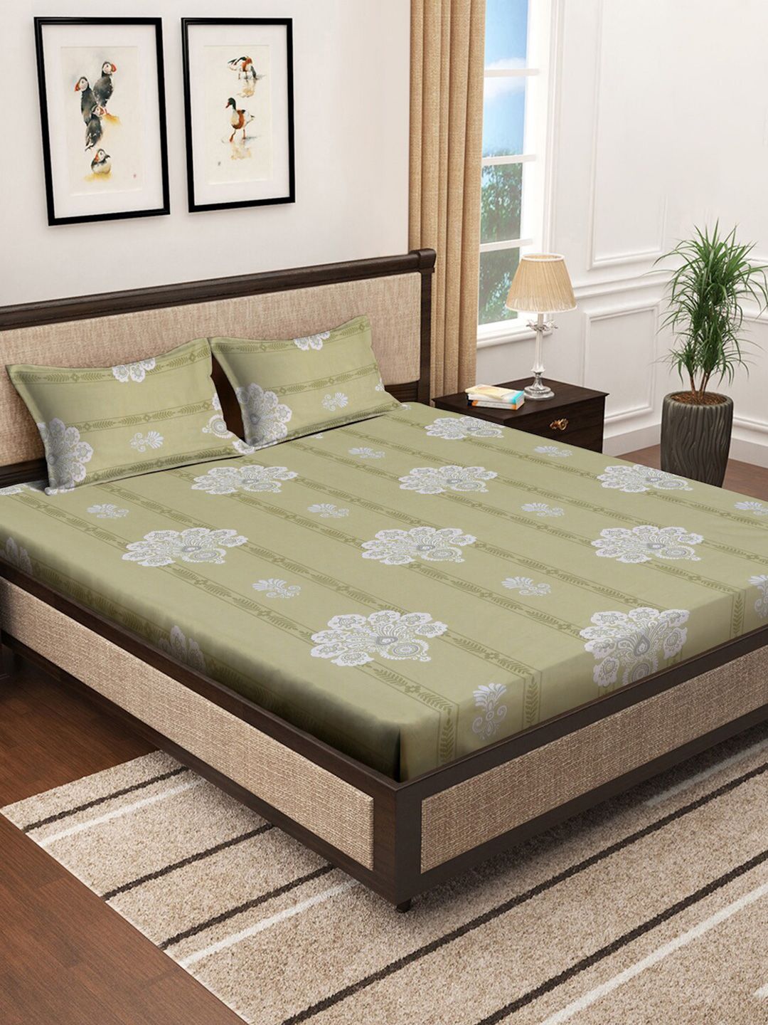 KLOTTHE Green Floral Printed Cotton Double King Bedsheet With 2 Pillow Covers