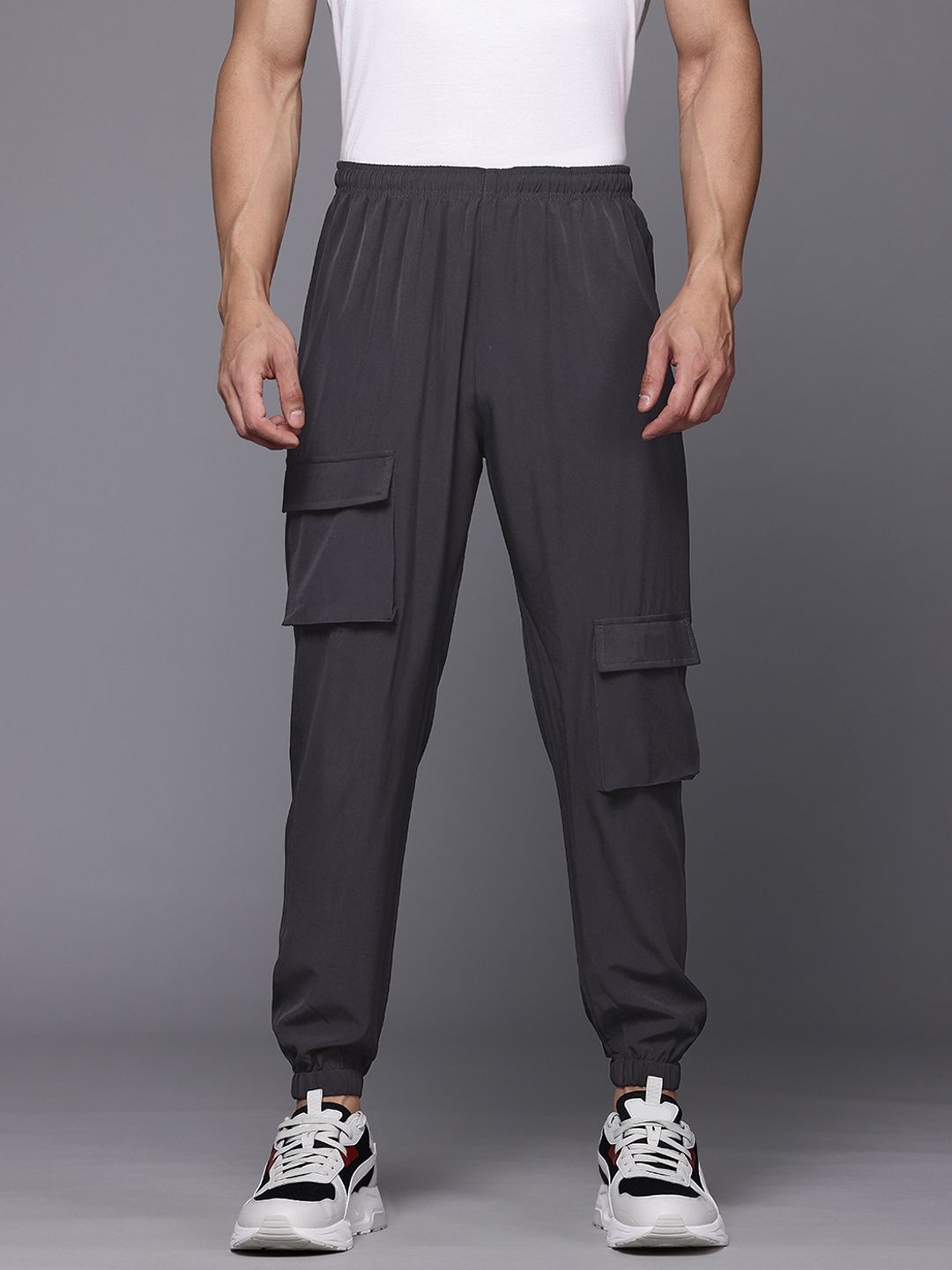HRX by Hrithik Roshan Men Mid-Rise Cargo Style Lifestyle Joggers