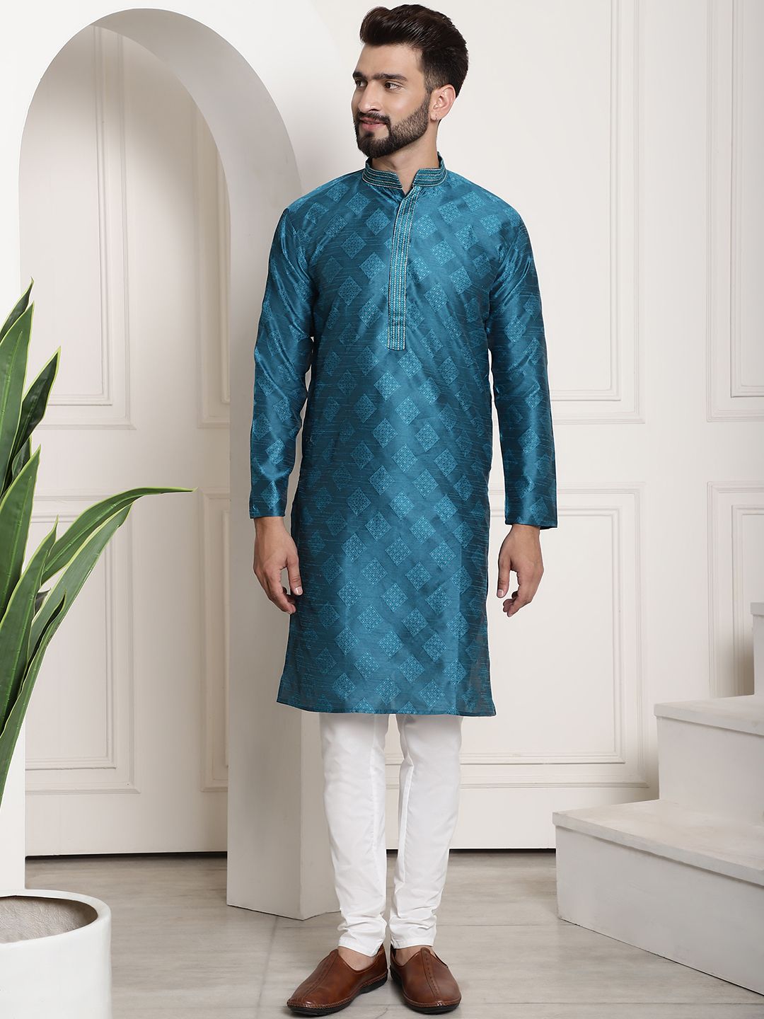 SOJANYA Ethnic Motif Woven Design Mandarin Collar Kurta With Pyjamas