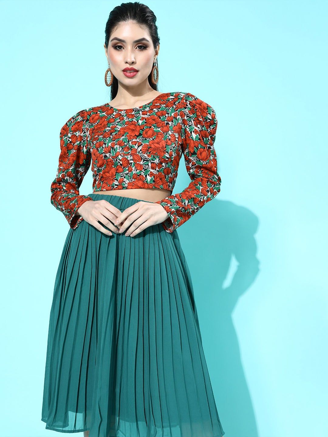 Berrylush Coral Red & Green Floral Print Puff Sleeves Styled Back Crop Top