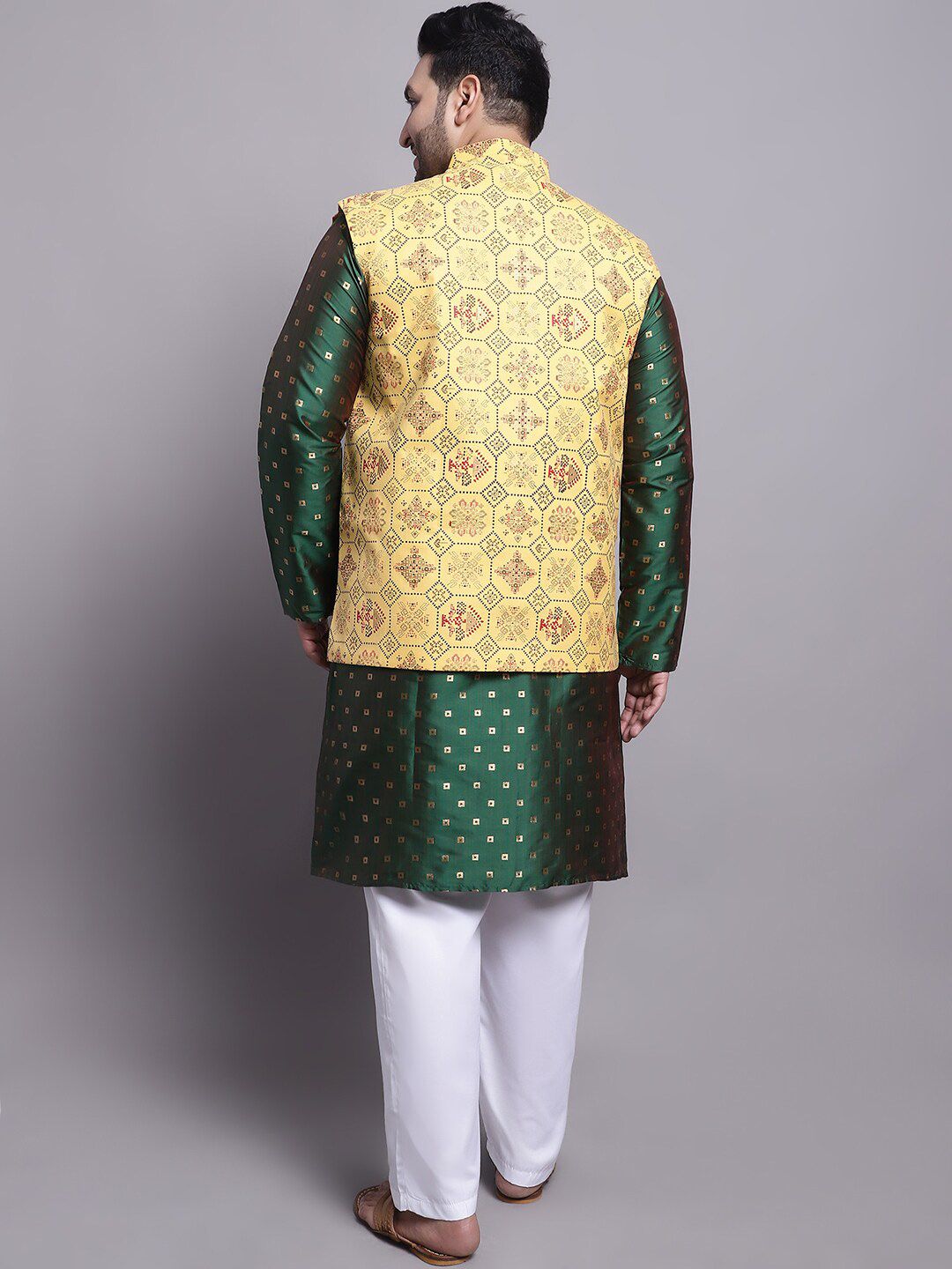 SOJANYA PLUS Geometric Woven Design Kurta With Pyjamas & Nehru Jacket