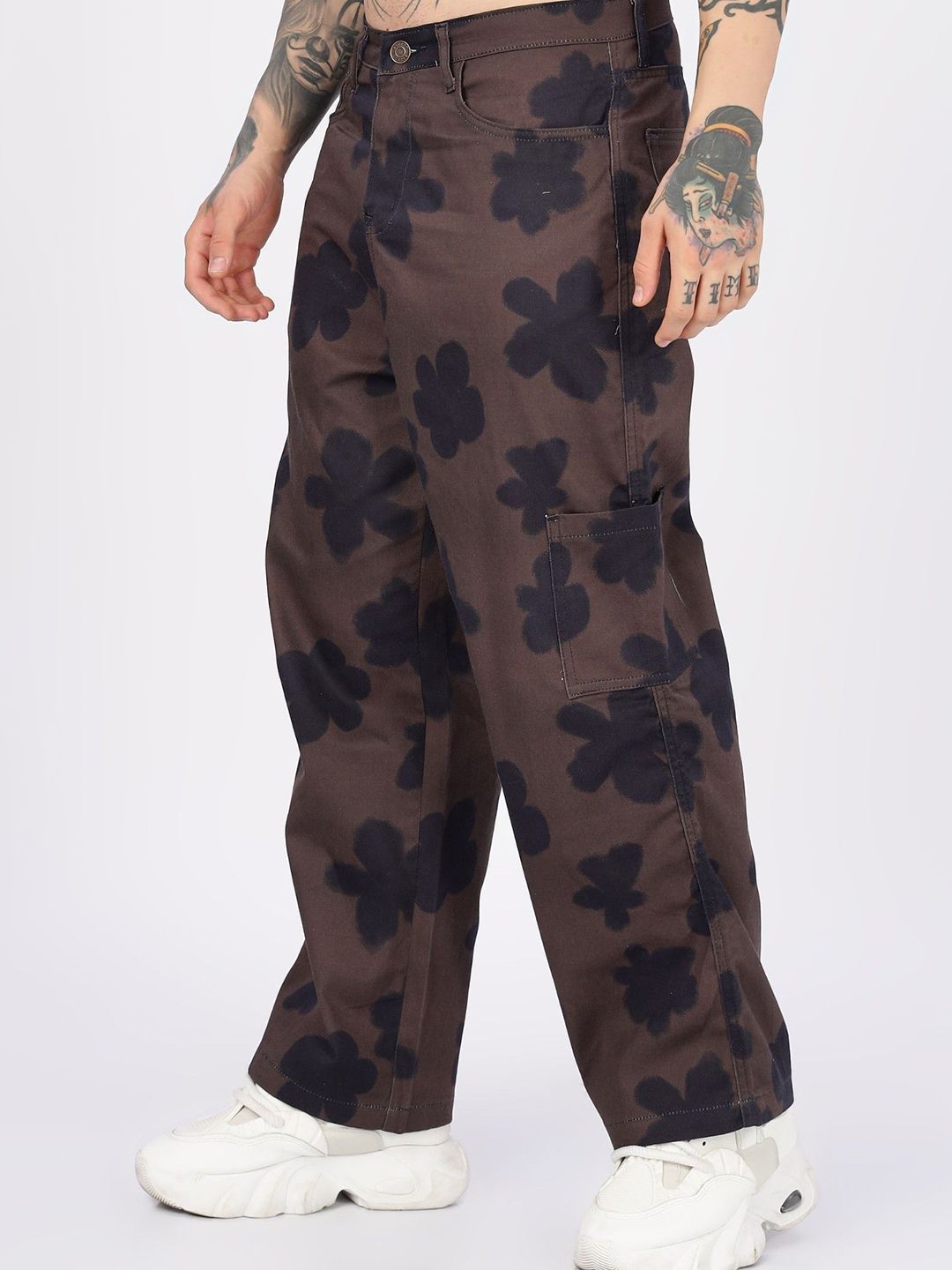 Eszett Men Floral Printed Baggy Fit Cargos Trousers