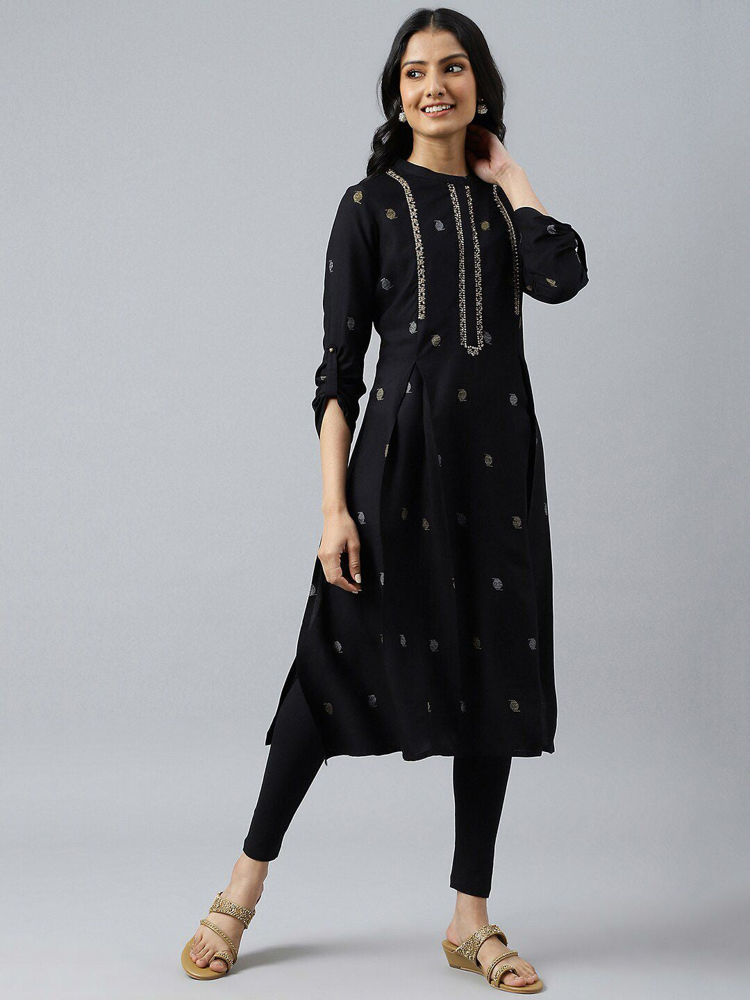W Women Black Geometric Embroidered Thread Work Kurta