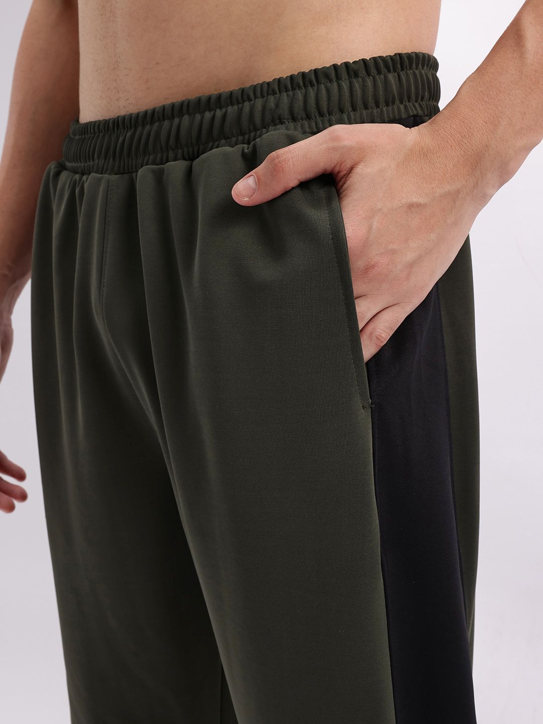 HRX by Hrithik Roshan Men Mid-Rise Rapid-Dry Training Joggers with Contrast Stitch