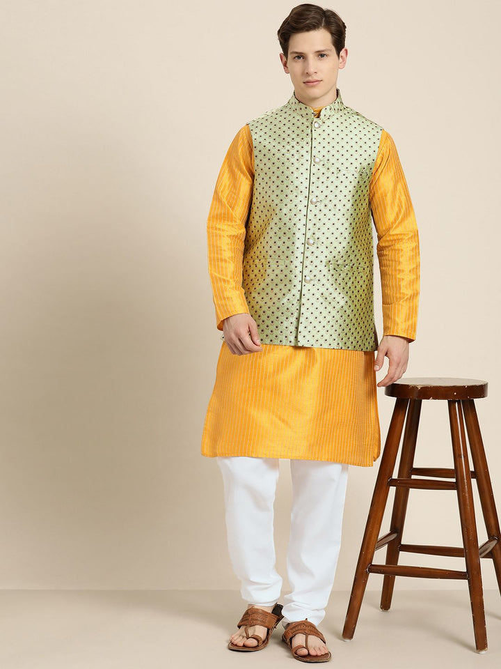 SOJANYA Lelaki Mustard Yellow & Beige Thread Work Straight Kurta Churidar & Jaket Nehru