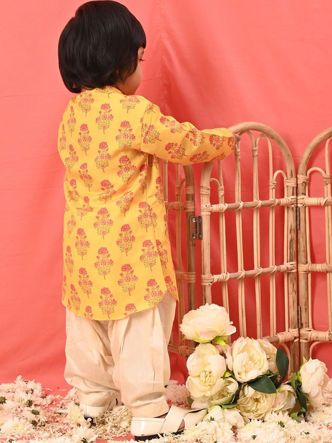 VASTRAMAY Boys Floral Printed Gotta Patti Mandarin Collar Kurta With Patiala
