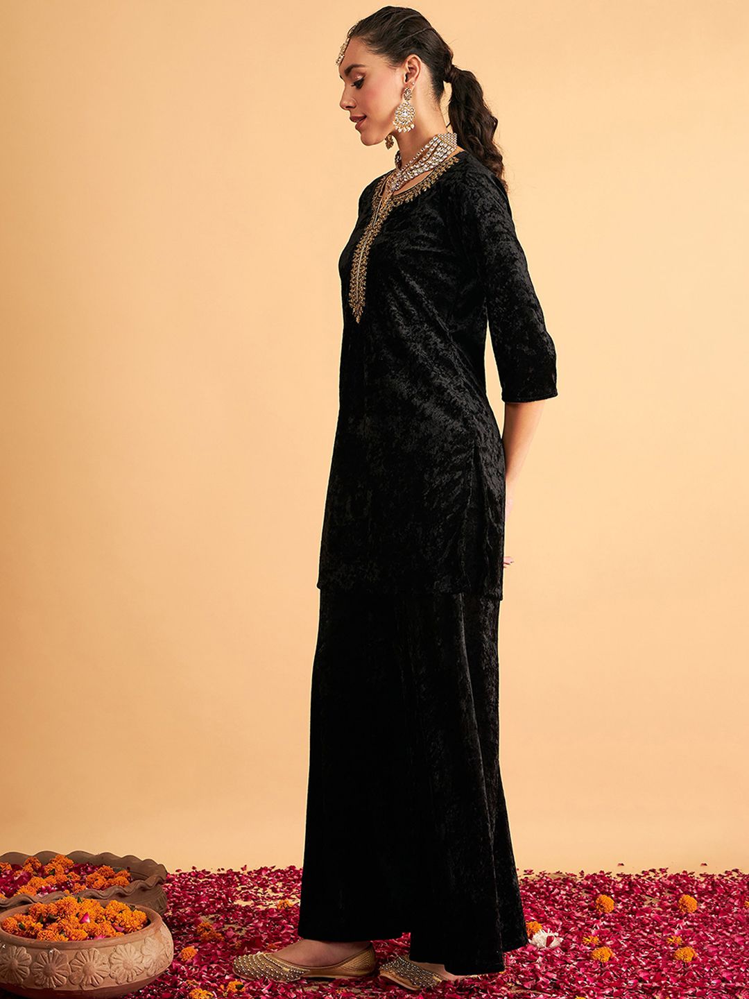 Shae by SASSAFRAS Ethnic Motifs Embroidered Regular Kurta with Palazzos