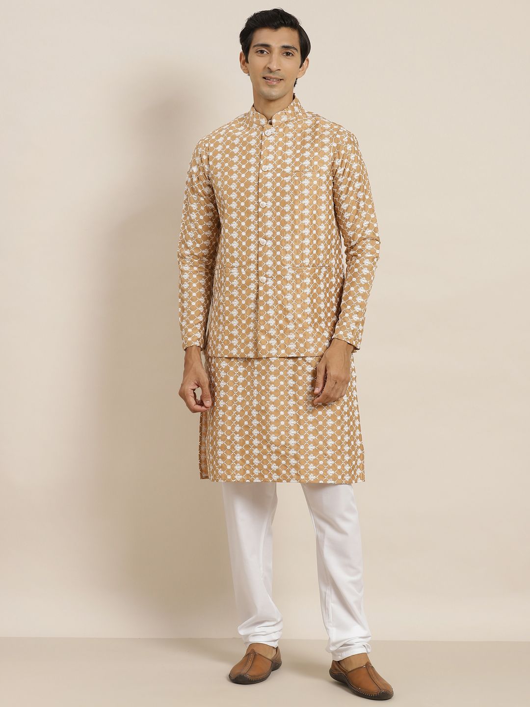 SOJANYA Men Beige & White Ethnic Motifs Embroidered Kurta with Churidar & Jacket
