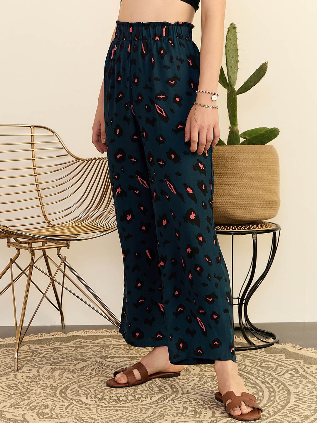 Berrylush Women Floral Printed High-Rise Parallel Trouser