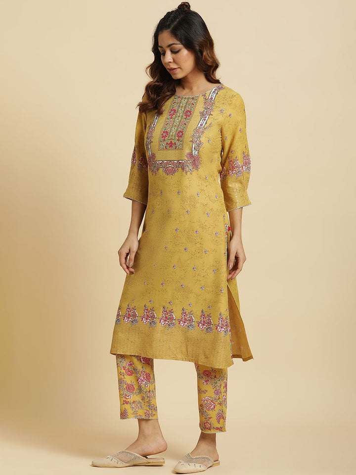 W Floral Printed Regular Gotta Patti Detail Kurta With Trousers & Dupatta