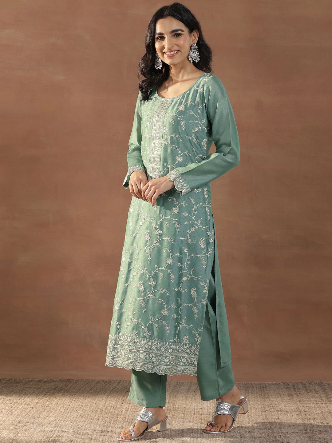 Libas Women Floral Embroidered Regular Sequinned Kurta with Trousers & With Dupatta