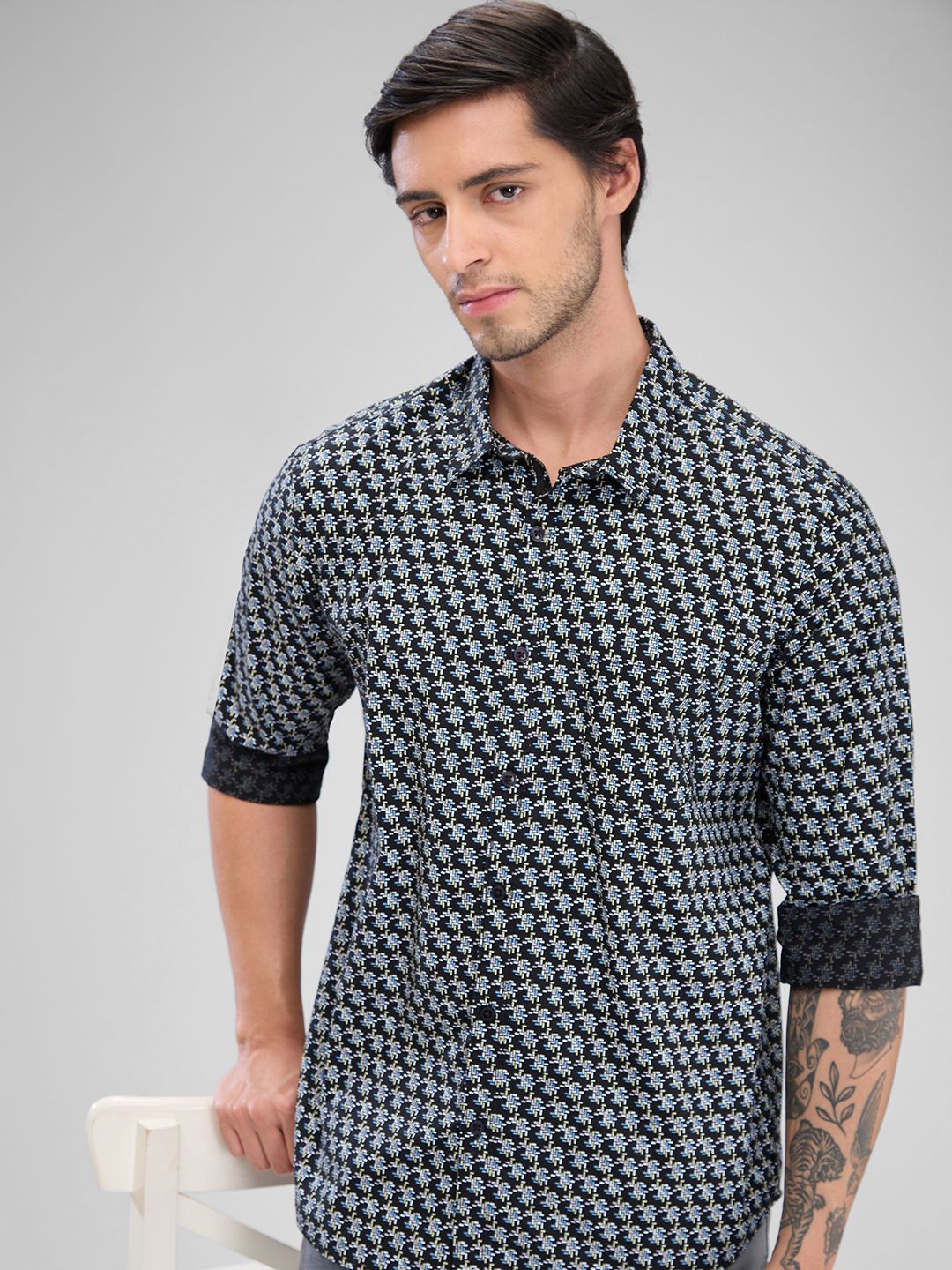 SPYKAR Men Slim Fit Opaque Geometric Printed Spread Collar Casual Shirt