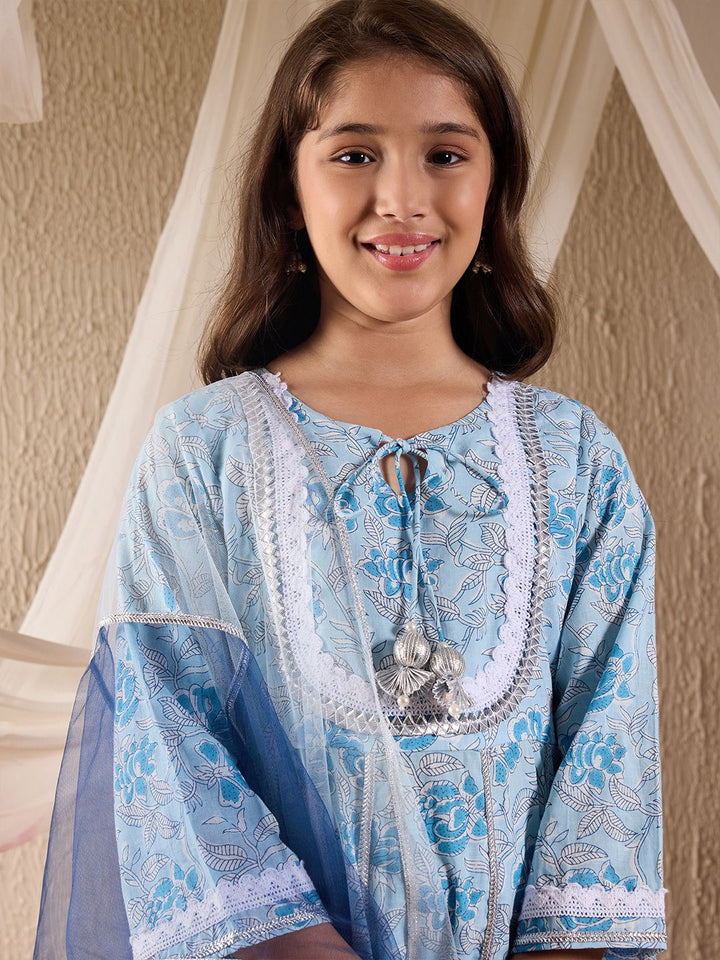 pspeaches Girls Floral Embroidered Empire Gotta Patti Kurta with Pyjamas & With Dupatta