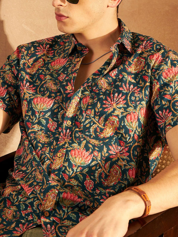 DENNISON Smart Floral Printed Spread Collar Short Sleeves Cotton Lightweight Shirt
