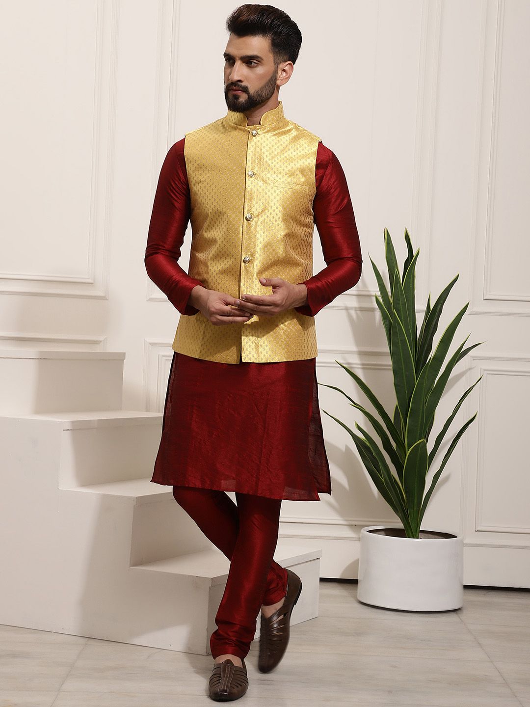 SOJANYA Men Woven Design Kurta with Churidar with Nehru Jacket