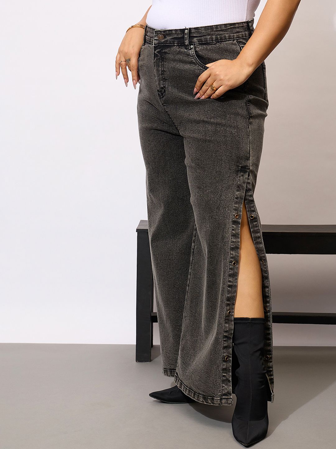 SASSAFRAS Curve Women PLus Size Comfort Acid Wash Clean Look Stretchable Jeans
