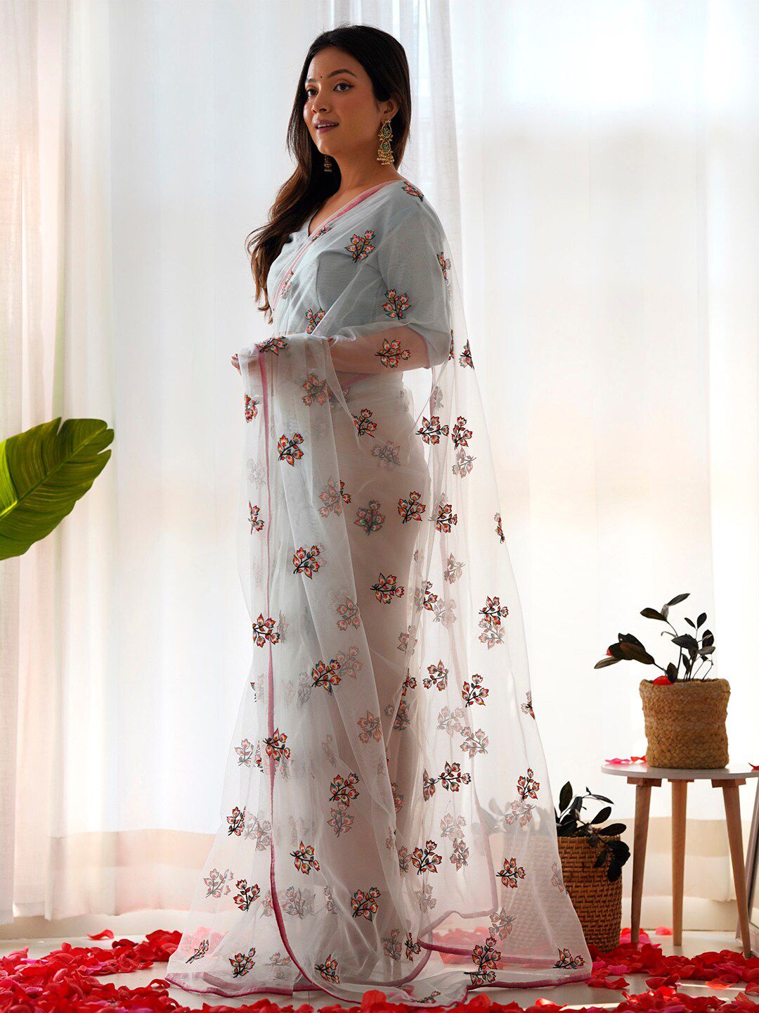 Saree mall Floral Embroidered Sequinned Net Saree