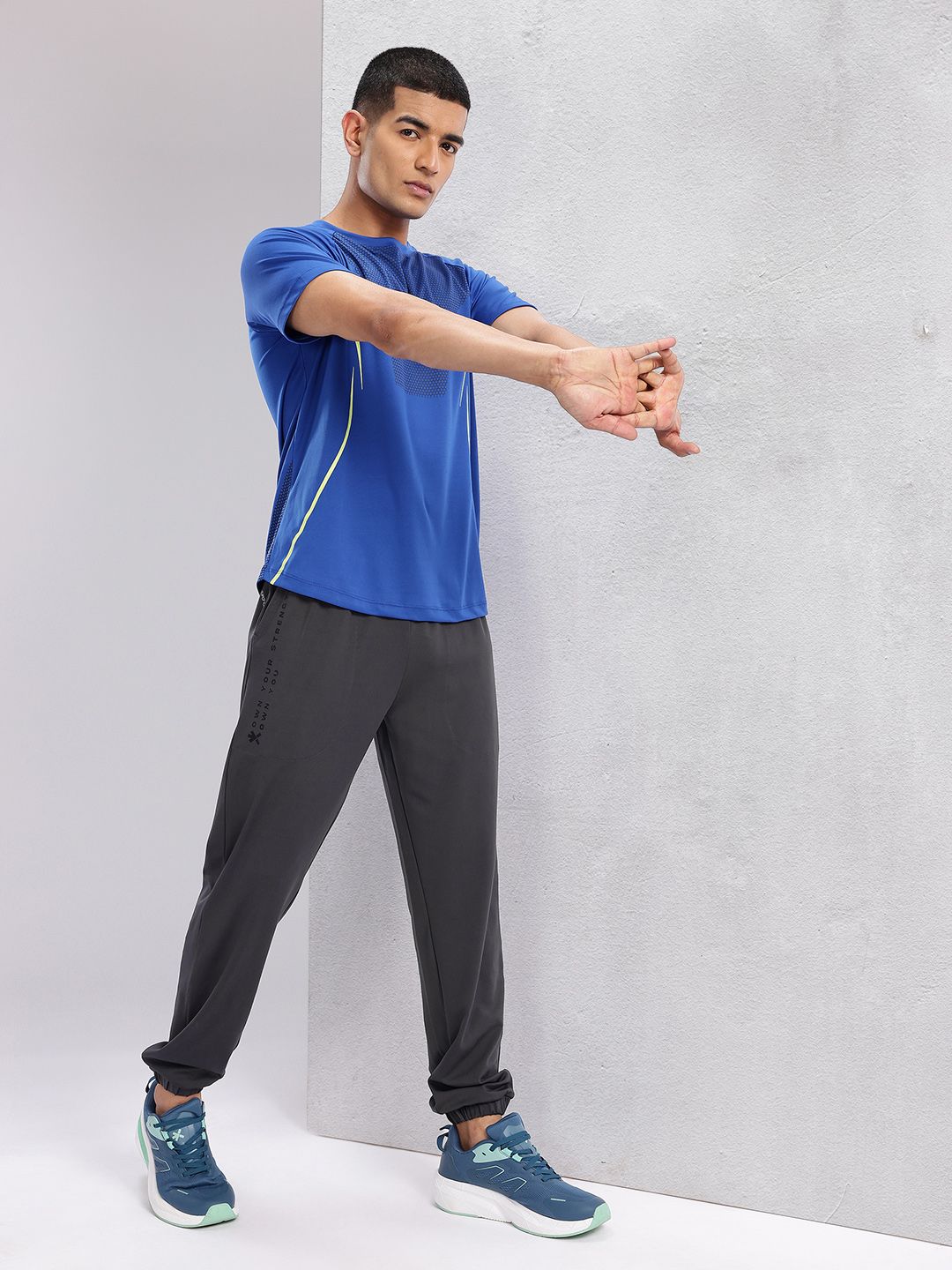HRX by Hrithik Roshan Men Typography Printed Mid-rise Rapid-Dry Training Joggers
