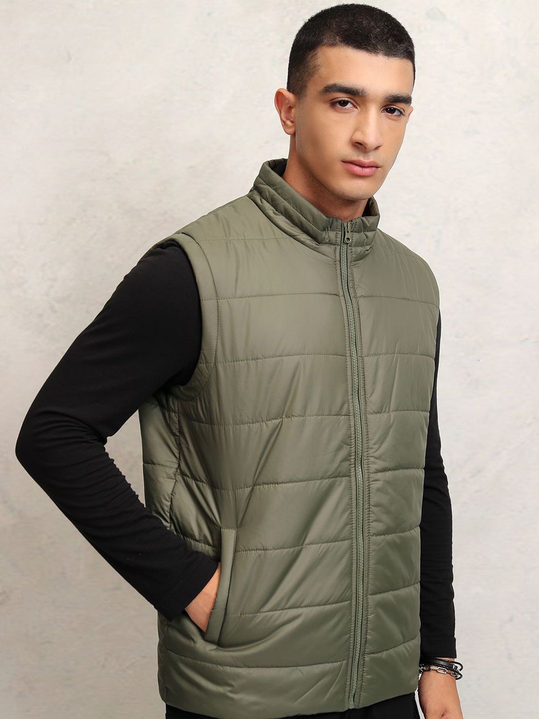 HIGHLANDER Men Solid Crop Mandarin Collar Quilted Jacket