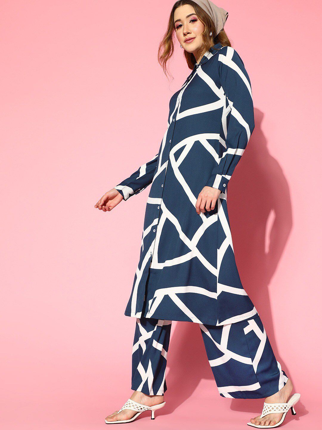 Berrylush Women Navy Blue Printed Longline Shirt & Trousers