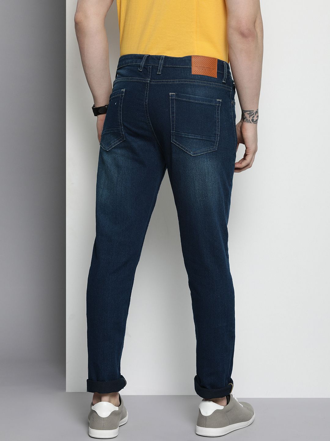 The Indian Garage Co Men Slim Fit Low Distress Light Fade Stretchable Jeans