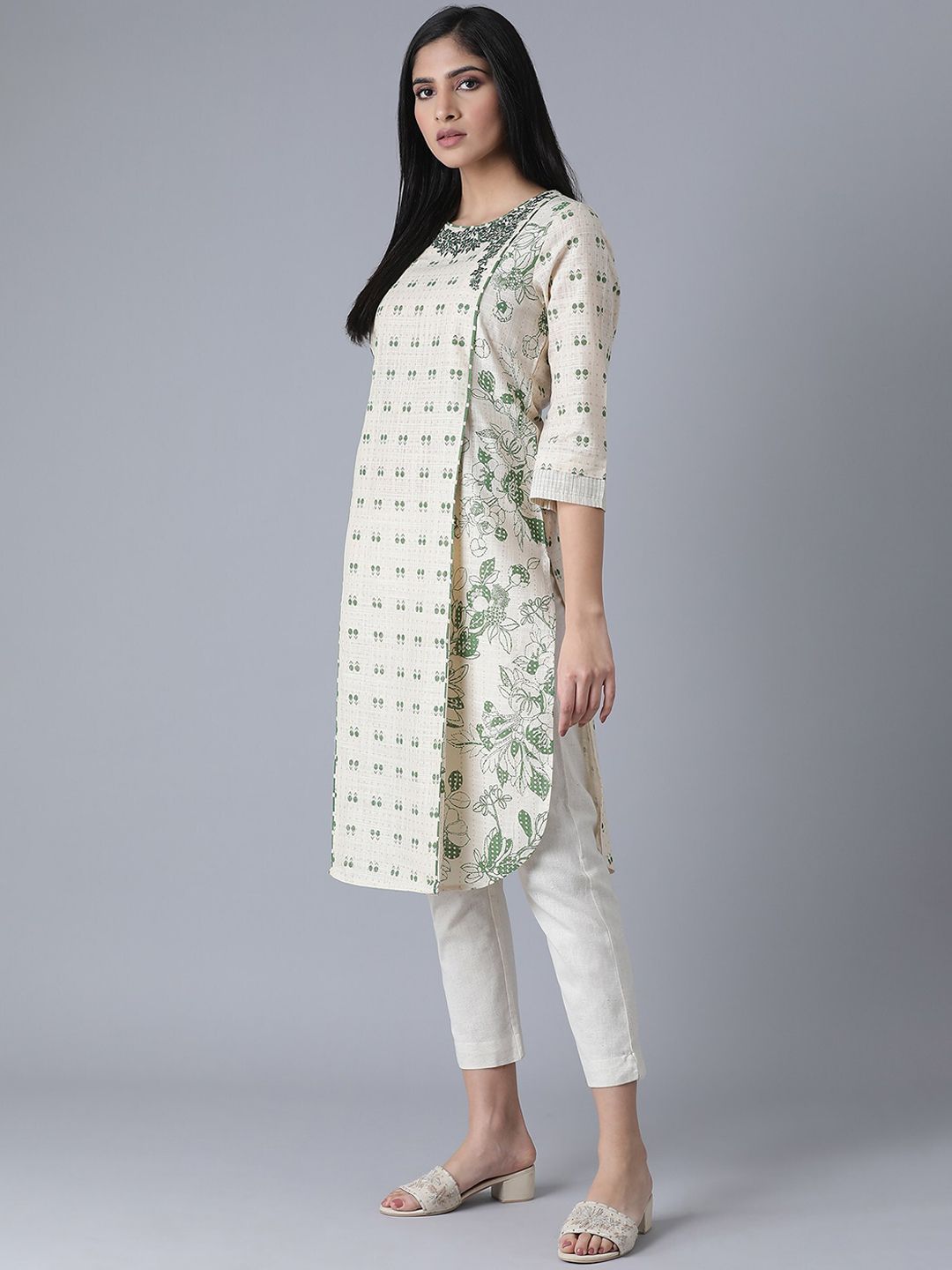 W Women Off White Floral Printed Kurta