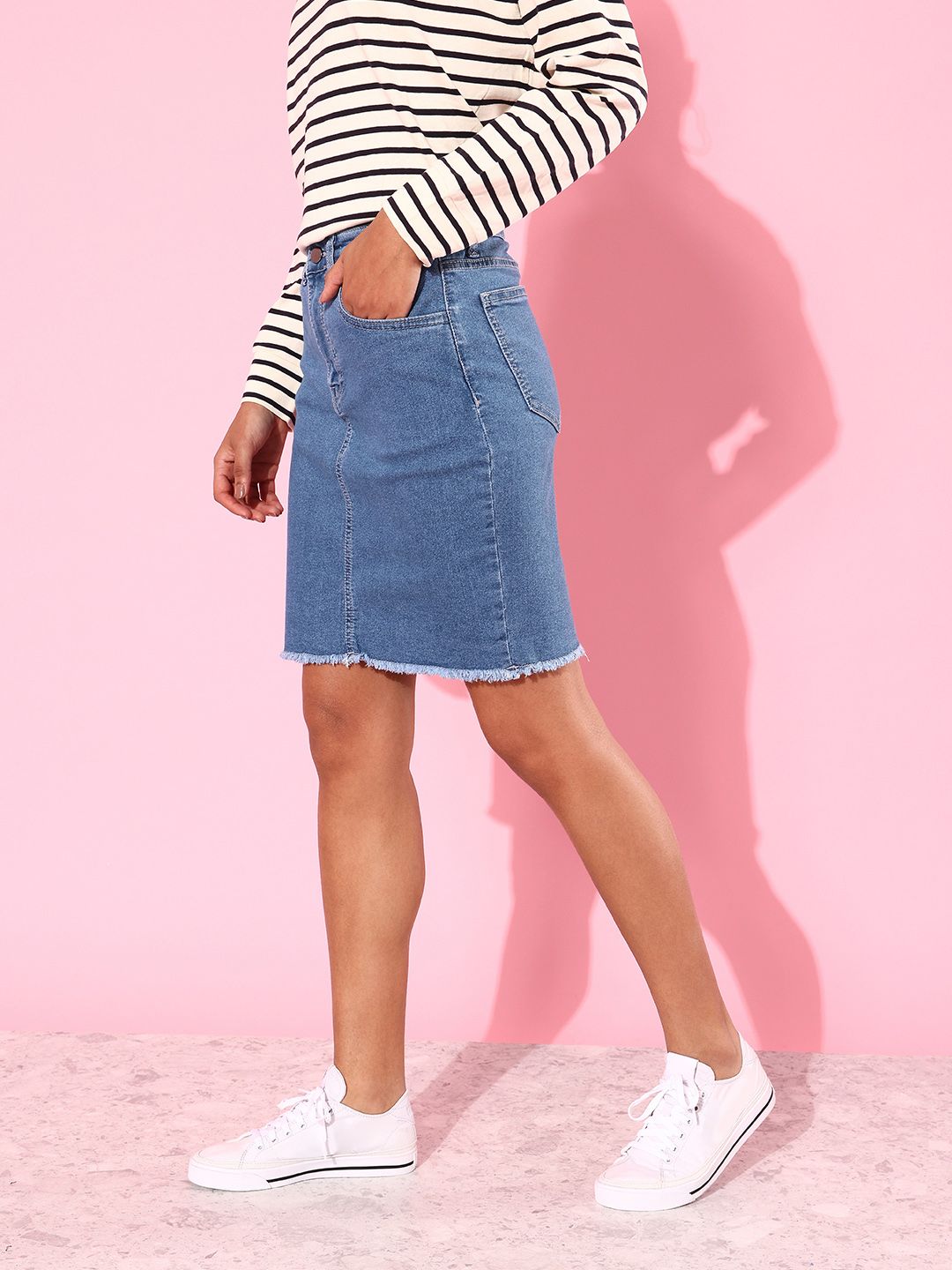 DressBerry Stylish Blue Solid 70s Mini Skirt