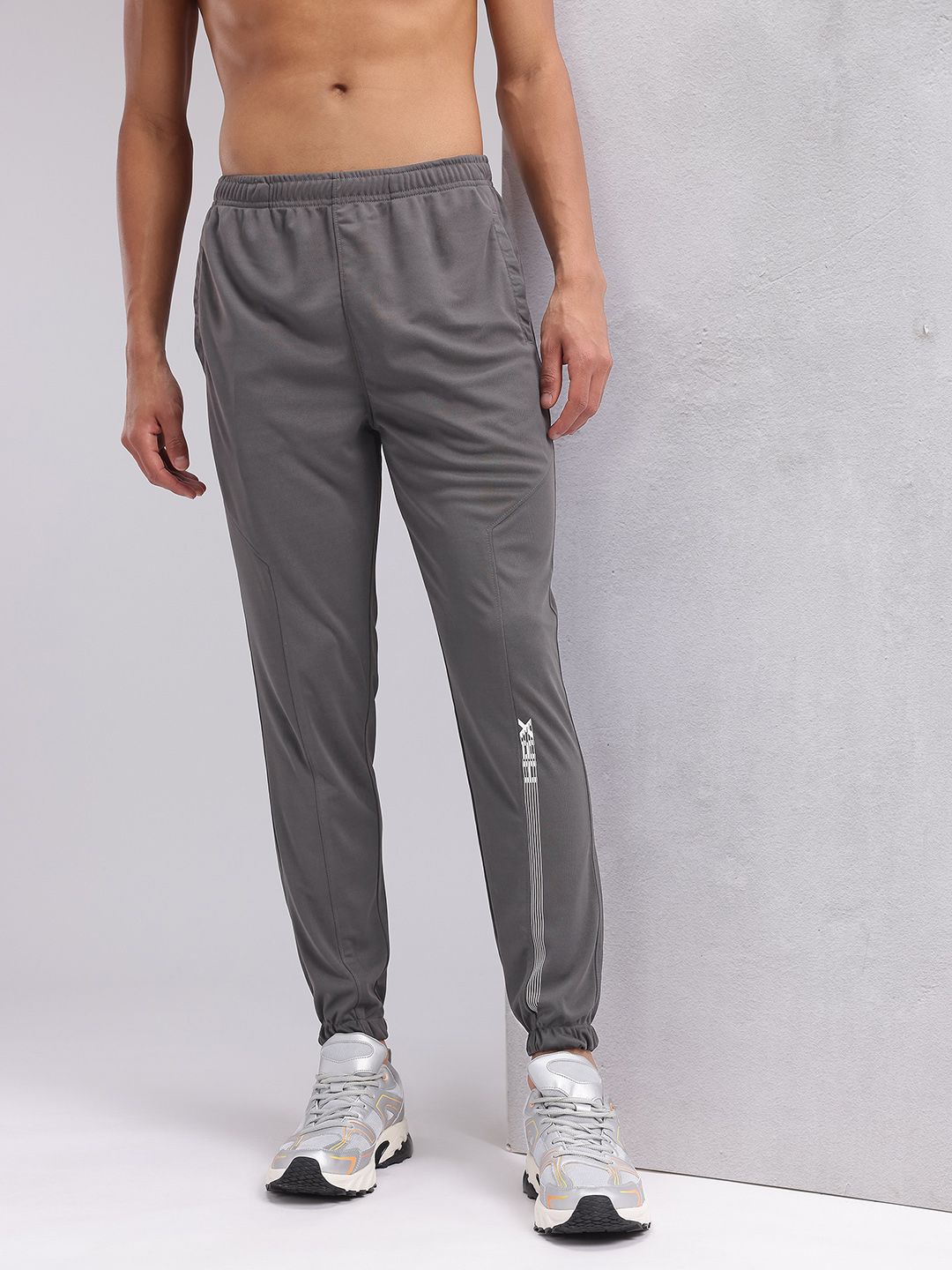 HRX by Hrithik Roshan Men Mid-Rise Brand Logo Detail Rapid-Dry Training Joggers