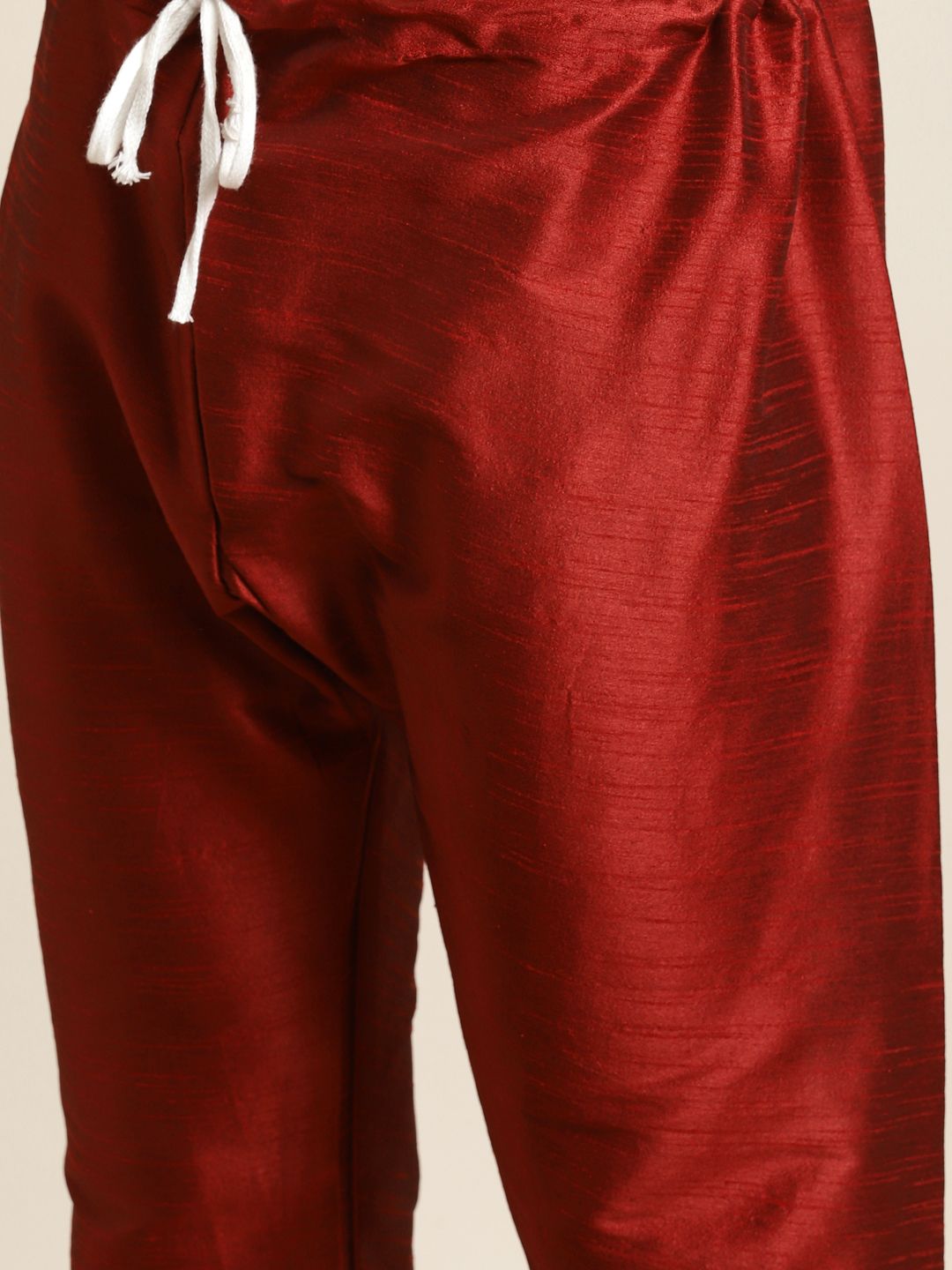 SOJANYA Men Maroon Kurta dengan Jaket Churidar & Nehru