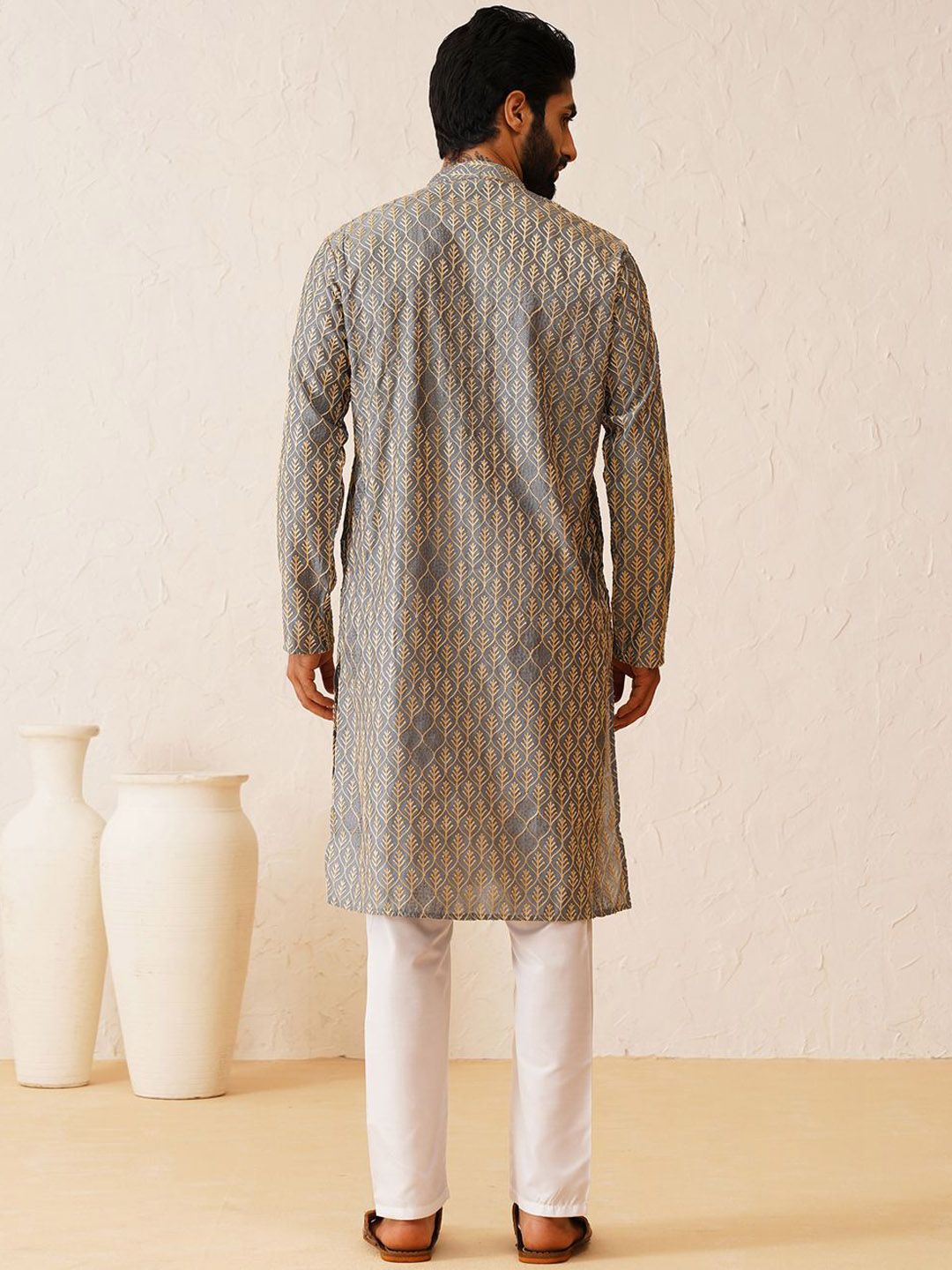 SOJANYA Motif Etnik Bersulam Benang Biasa Bekerja Kurta Kapas Tulen dengan Churidar