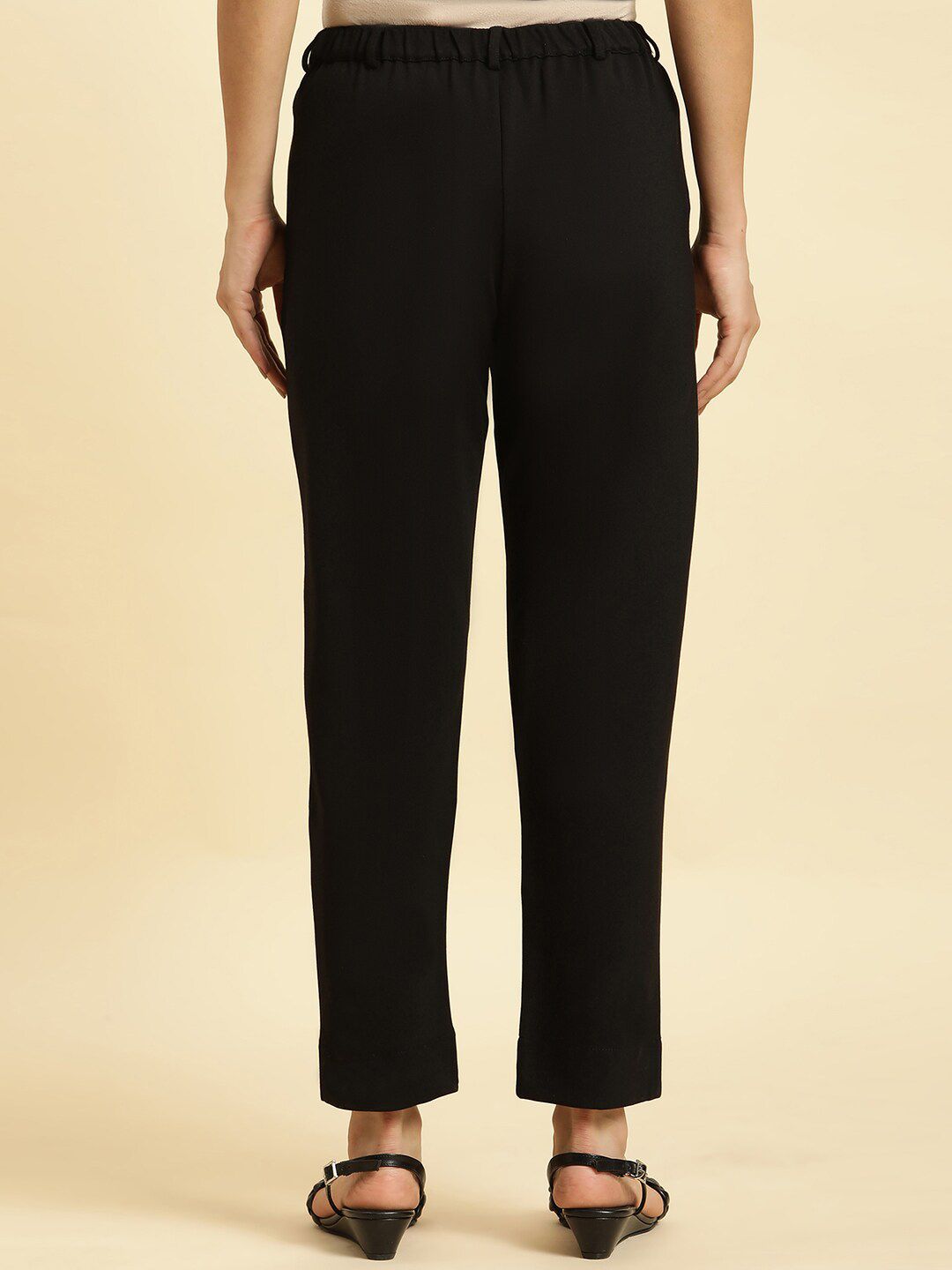 W Women Slim Fit Mid-Rise Plain Cropped Trousers