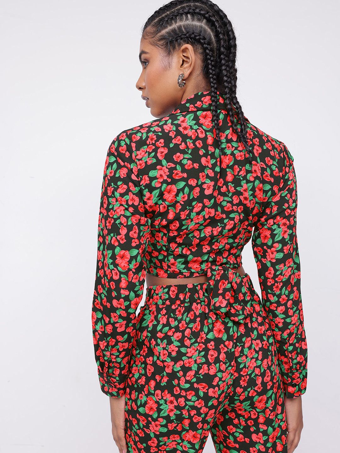 DressBerry Flirtatious Charm Florals Tie-up Wrap Style Crop Top