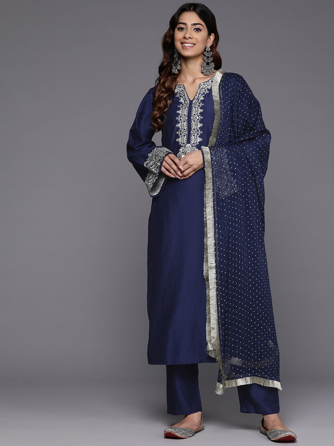 Varanga Women Floral Embroidered Regular Sequinned Kurta with Trousers & With Dupatta