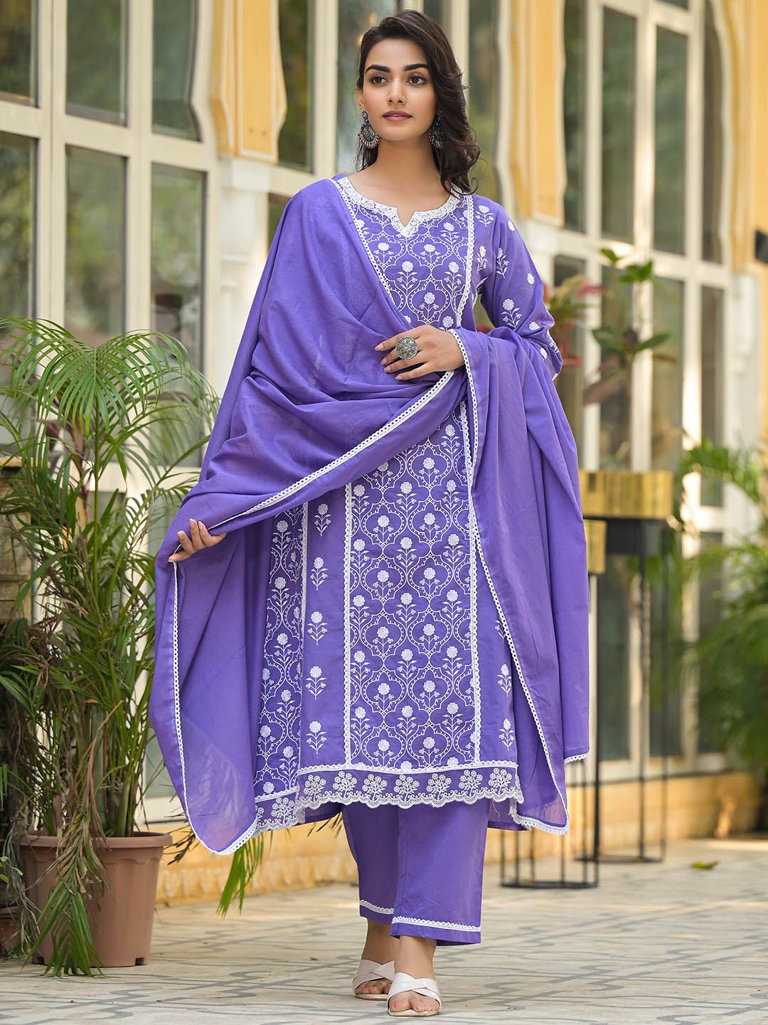 Varanga Floral Cotch Neck Kurta Kapas Tulen Dengan Seluar & Dupatta