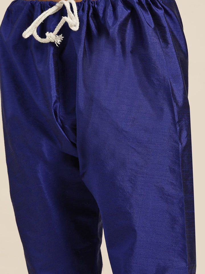 SOJANYA Men Blue Kurta with Churidar