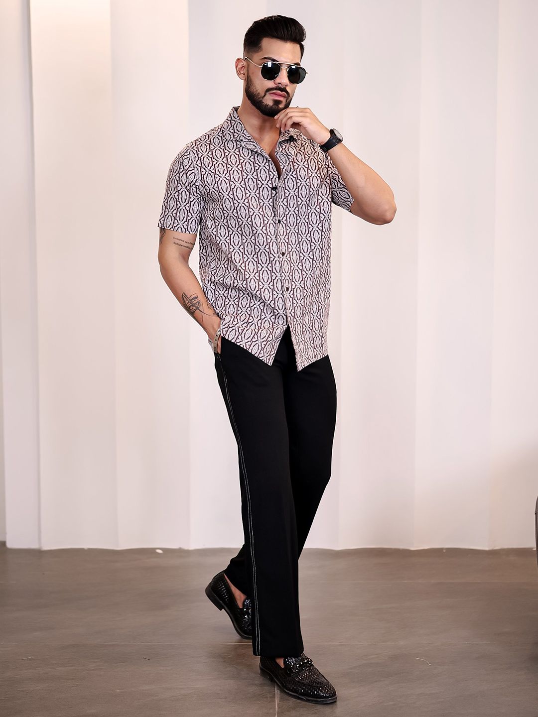 Baju Kasual Kapas Kolar Bercetak Abstrak Eszett Lelaki