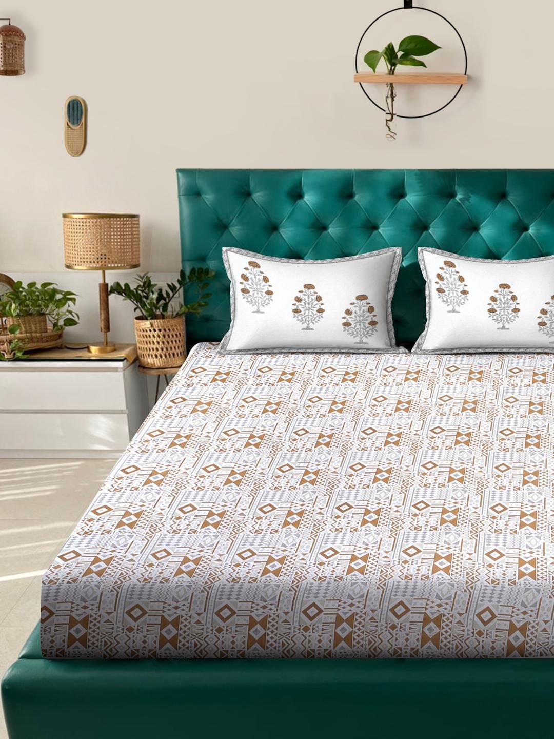 KLOTTHE White & Mustard Geometric Printed 400 TC Cotton King Bedsheet Set 2.70 m x 2.70 m