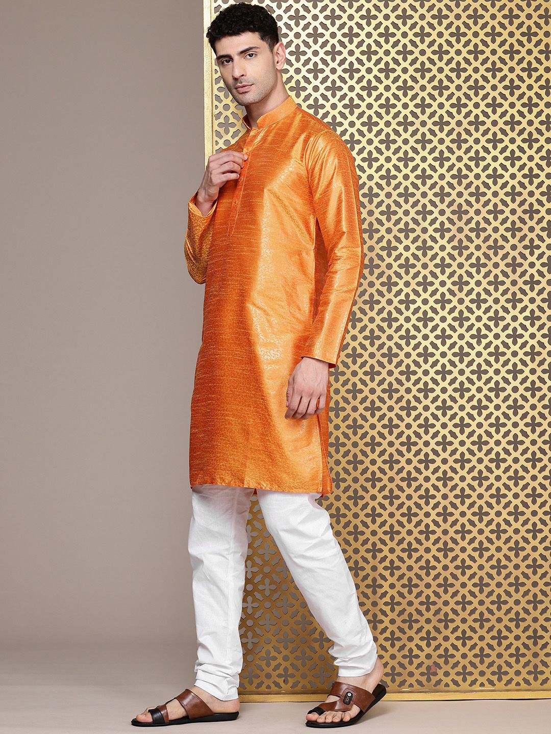 House of Pataudi Men Jashn Indie Florals Woven Design Regular Kurta With Churidar