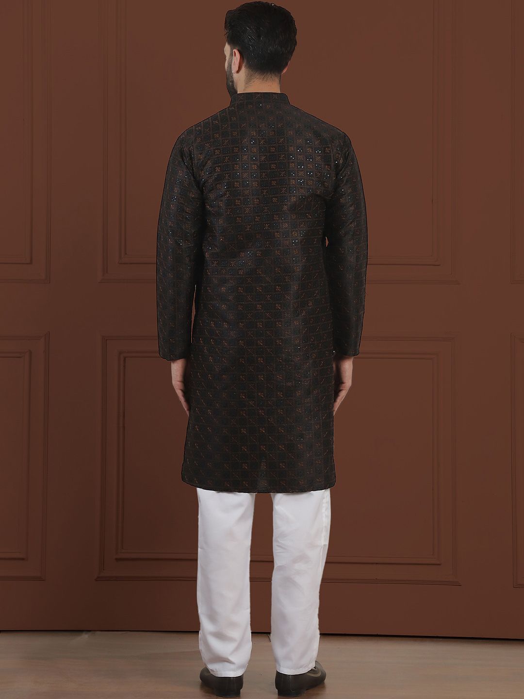 SOJANYA LUXE Geometric Embroidered Mandarin Collar Thread Work Cotton Silk Kurta & Pyjama