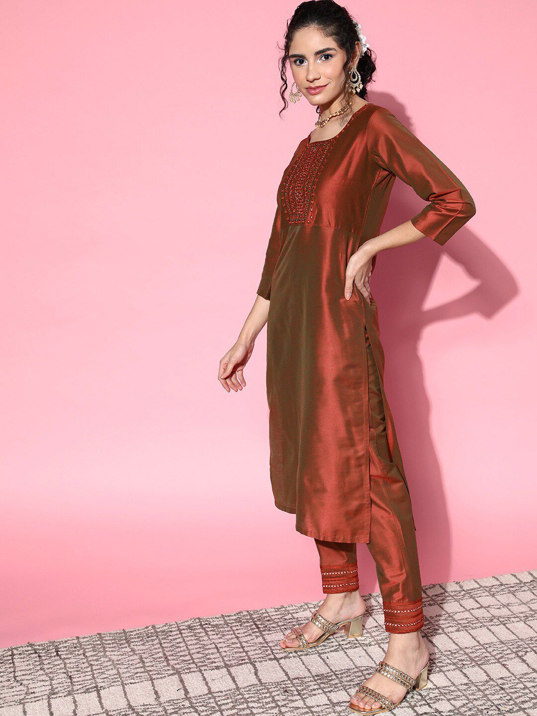 Shae by SASSAFRAS Women Rust Marron Embroidered Mirror Work Kurta with Trousers