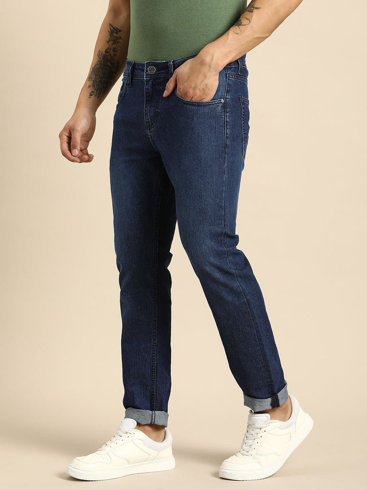 Menjadi Lelaki Manusia Slim Sesuai Cahaya Pudar Seluar Jeans