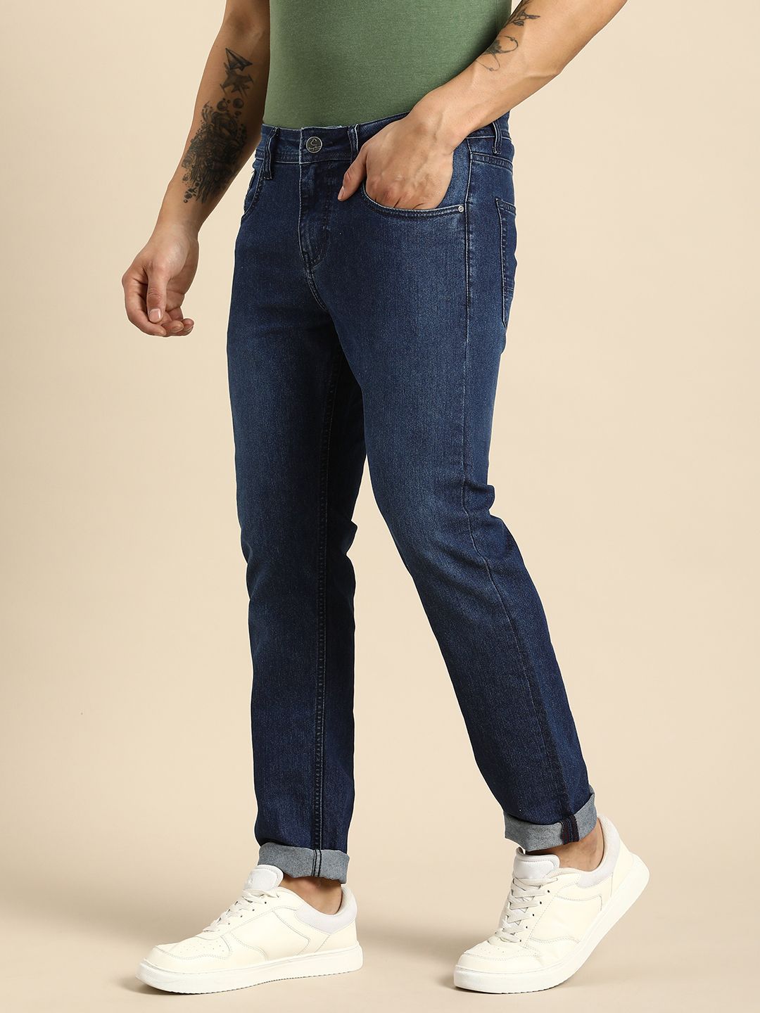 Menjadi Lelaki Manusia Slim Sesuai Cahaya Pudar Seluar Jeans