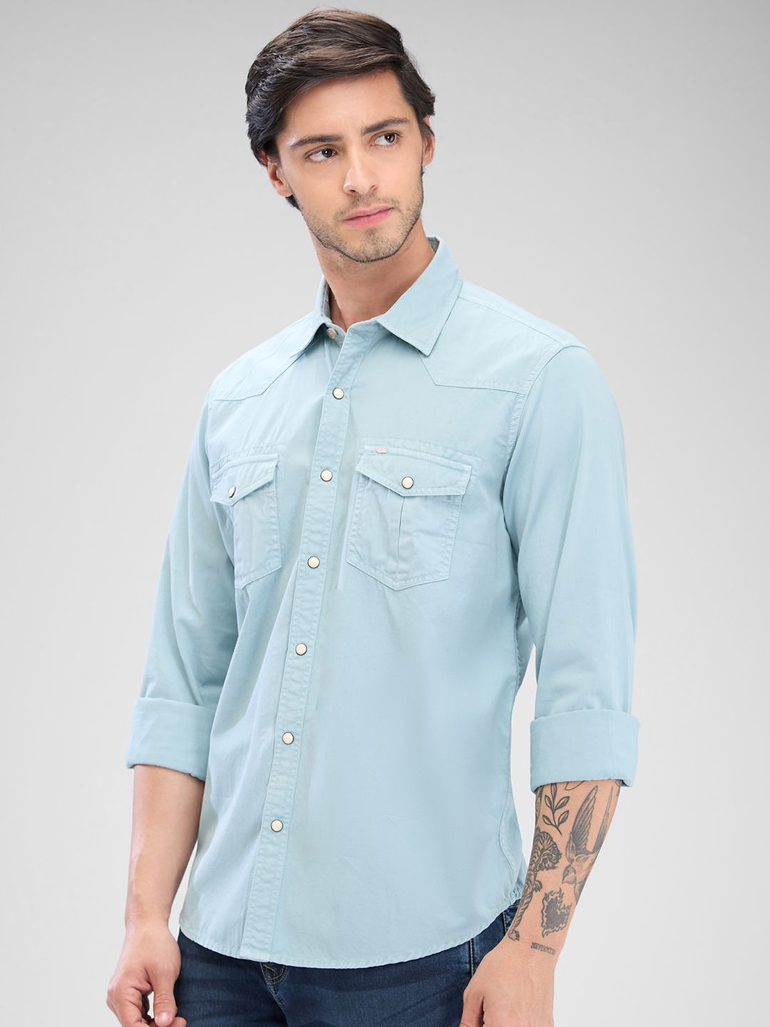SPYKAR Men Solid Pocket Detailing Slim Fit Casual Shirt