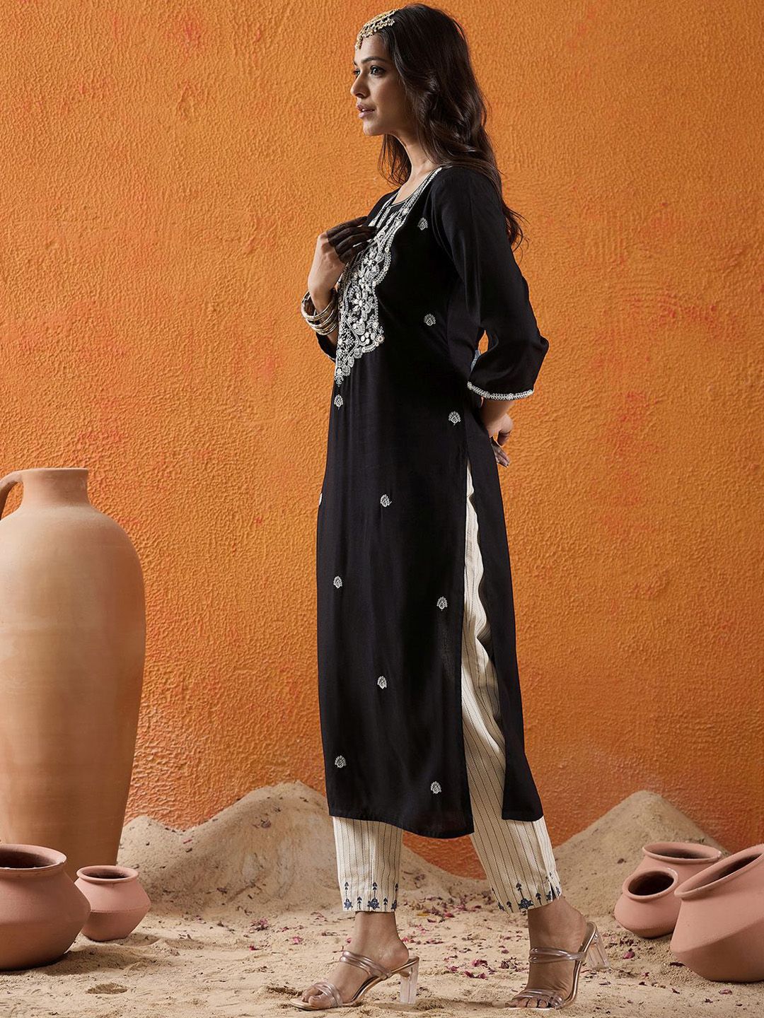 Indo Era Floral Embroidered Notch Neck Thread Work Straight Kurta