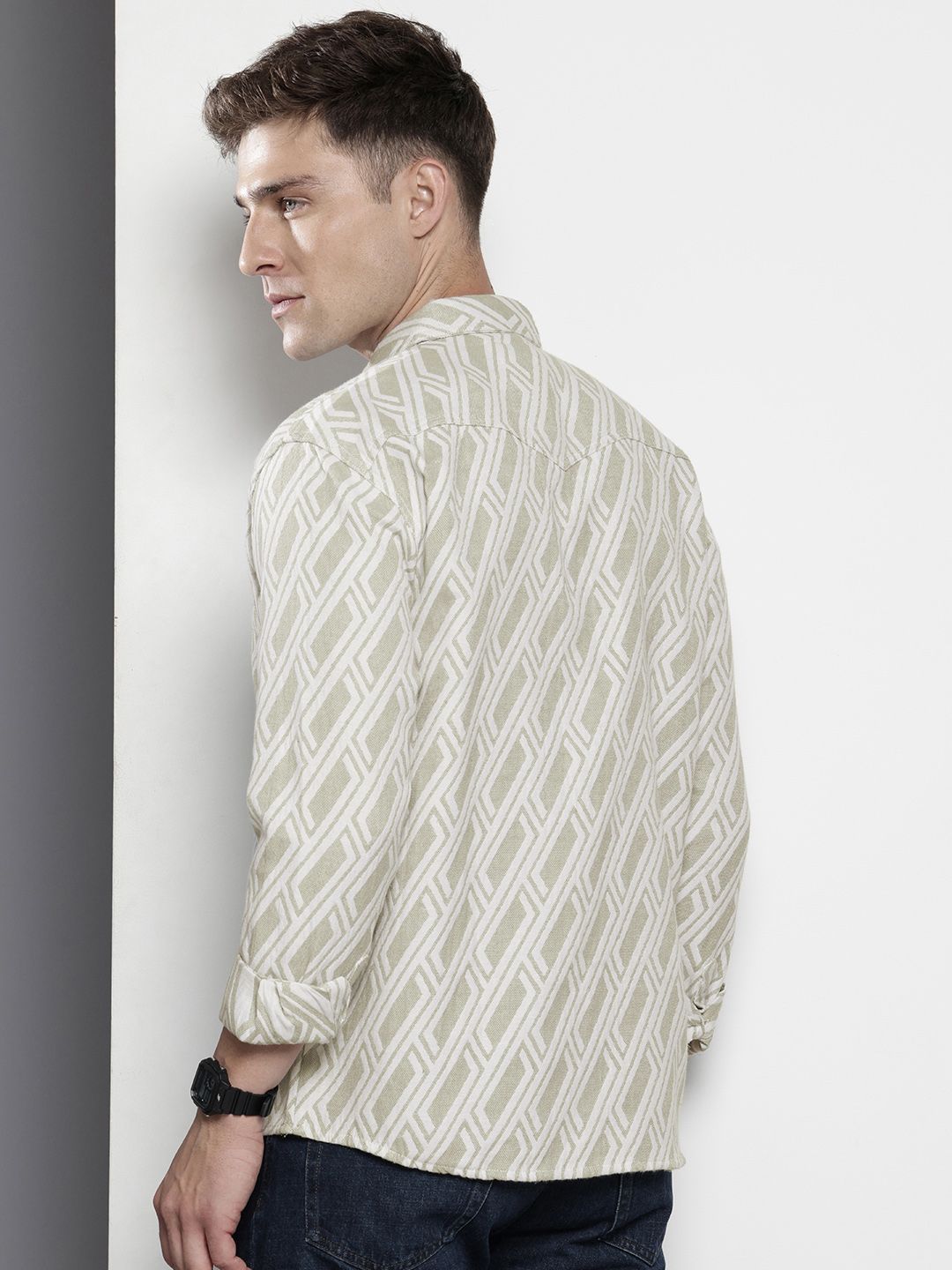 The Indian Garage Co Men Relaxed Fit Textured Resort Wear Jacquard Shirt