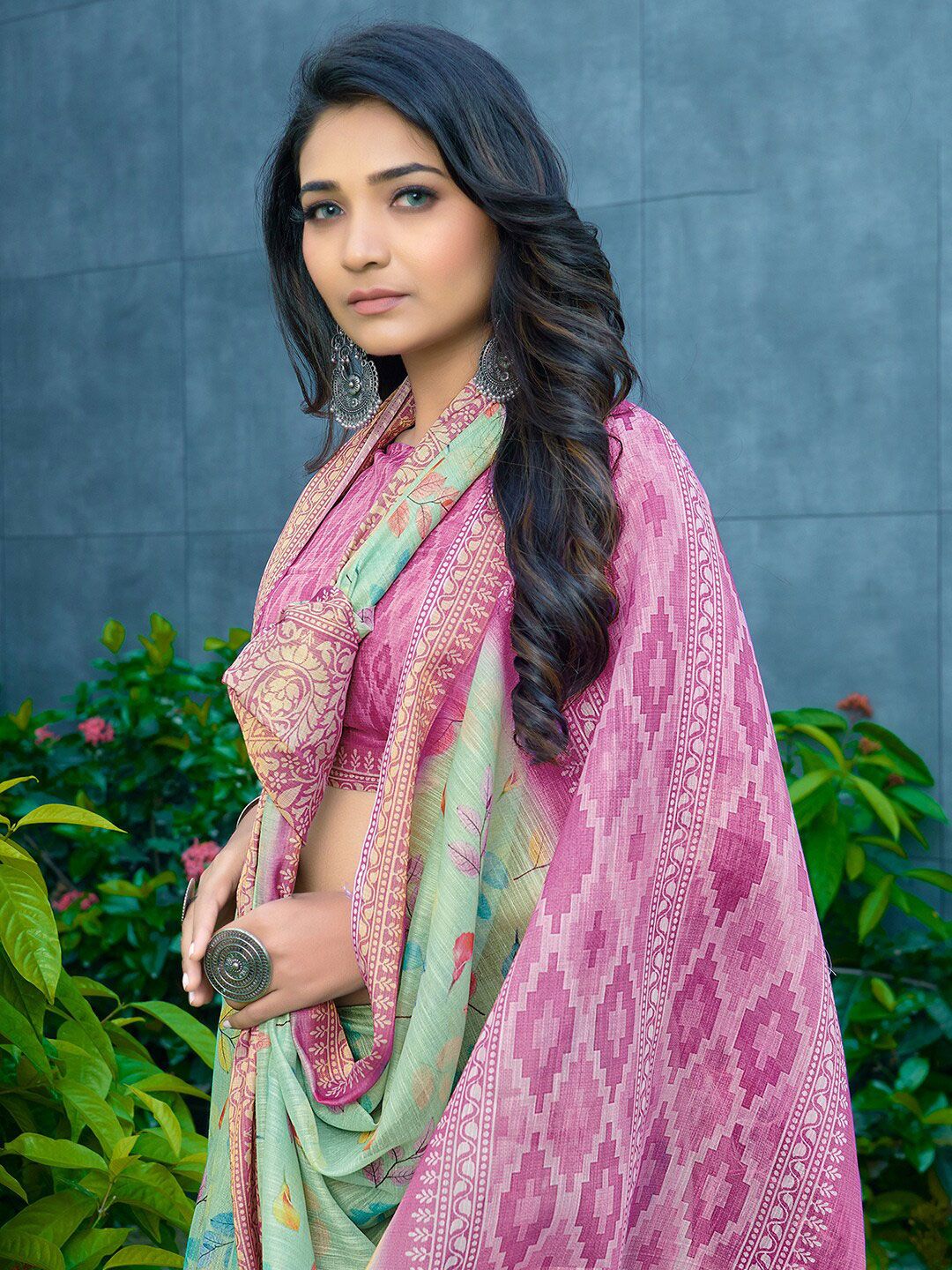 Saree mall Floral Printed Silk Blend Zari Banarasi Sarees