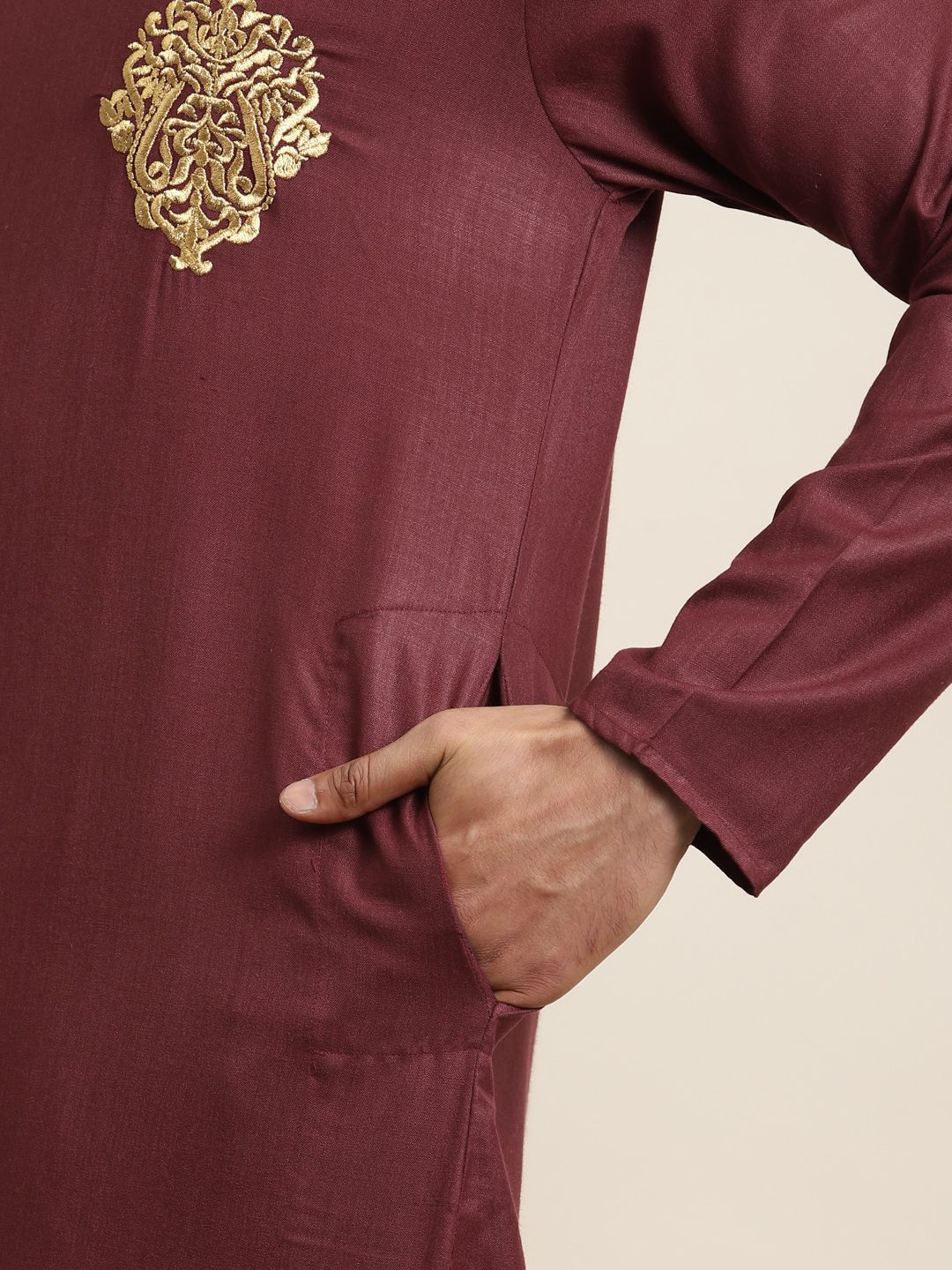 Anug by SOJANYA Men Maroon Thread Work Mandarin Collar Pure Cotton Kurta